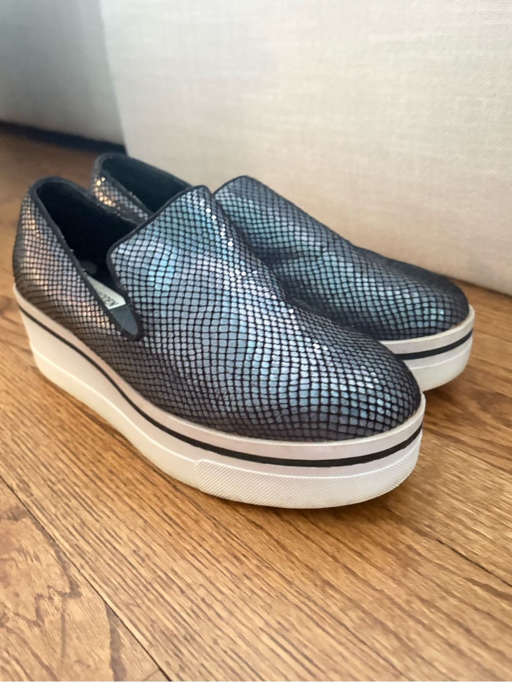 Steve Madden Slip-On Platform Mules in Iridescent Black Snake-Print - Picture 5 of 11